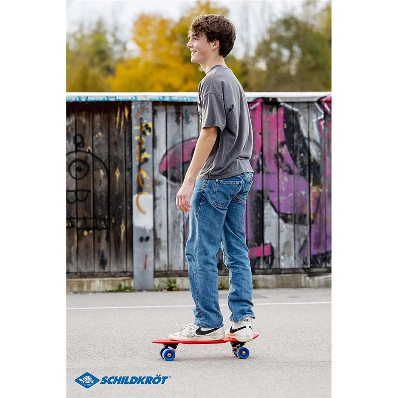 Schildkröt Skateboard Retro Native Red Rot 56 Cm Premium Board Kunststoff-Deck Rutschfest 5 Schildkröt Skateboard Retro Native Red Rot 56 Cm Premium Board Kunststoff-Deck Rutschfest – Bild 5