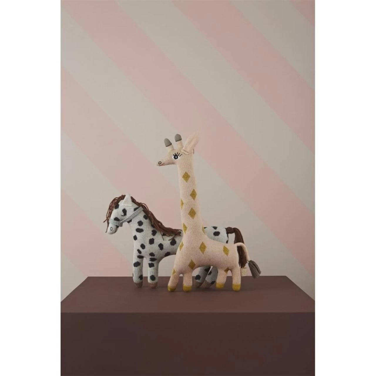 OYOY Darling Cushion Baby Guggi Giraffe Plüschtier 15 Cm Kuscheltier Stofftier Plüschgiraffe 2 OYOY Darling Cushion Baby Guggi Giraffe Plüschtier 15 Cm Kuscheltier Stofftier Plüschgiraffe – Bild 2