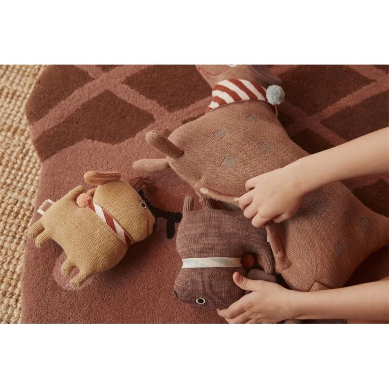 OYOY Hunsi Hund Welpen Coco & Max Stofftier Kuscheltier Baumwolle Braun 2 OYOY Hunsi Hund Welpen Coco & Max Stofftier Kuscheltier Baumwolle Braun – Bild 2