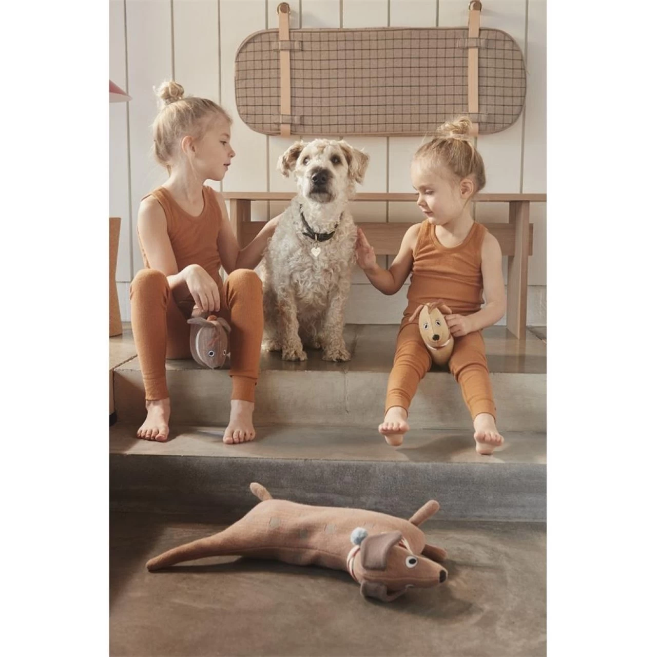 OYOY Hunsi Hund Welpen Coco & Max Stofftier Kuscheltier Baumwolle Braun 5 OYOY Hunsi Hund Welpen Coco & Max Stofftier Kuscheltier Baumwolle Braun – Bild 5