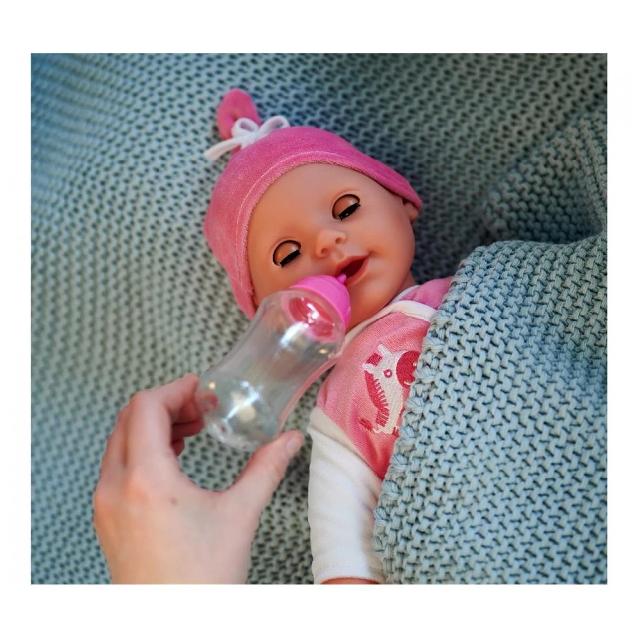 Simba Laura Babypuppe Mit Babysprache 38 Cm Weichkörperpuppe Mit Schlafaugen 6 Simba Laura Babypuppe Mit Babysprache 38 Cm Weichkörperpuppe Mit Schlafaugen – Bild 6